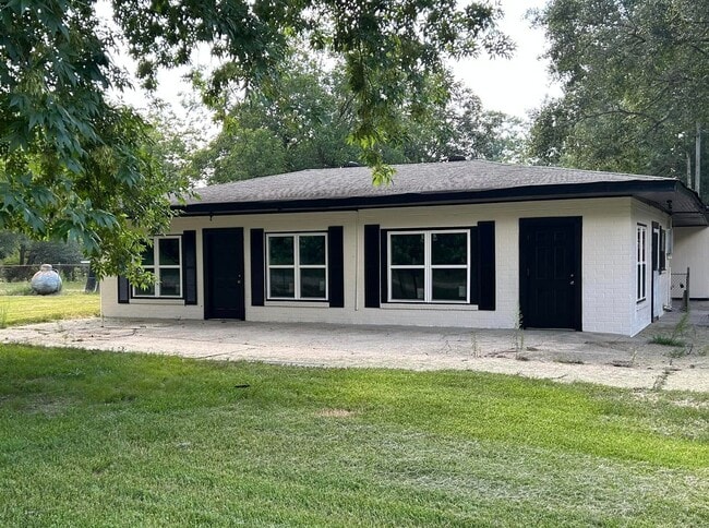 Photo - 3 Bedroom 1 Bath House Available For Rent