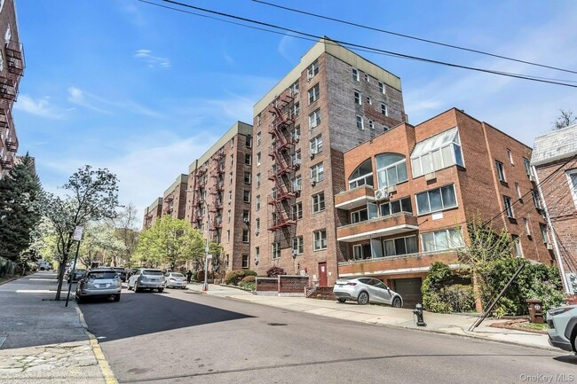 Photo - 67-25 Clyde St Unit 1G