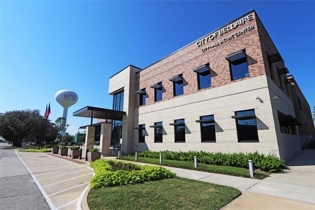 Photo - 5111 Maple St