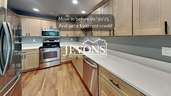 Building Photo - Top-floor 2-level condo with brand-new kit...