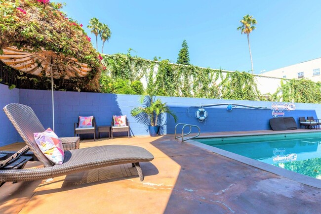 Building Photo - 1441 N Vista St