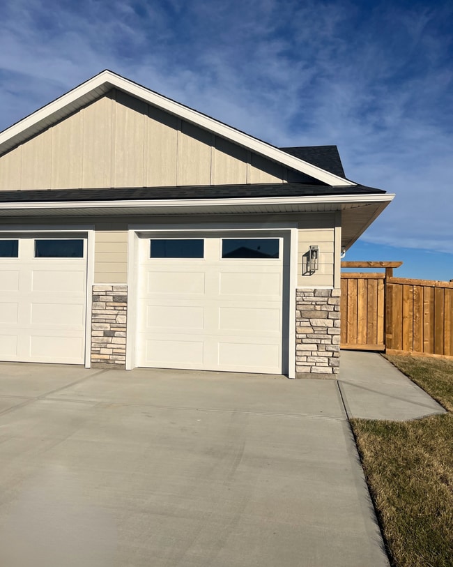 Building Photo - 93 Sunset Dr