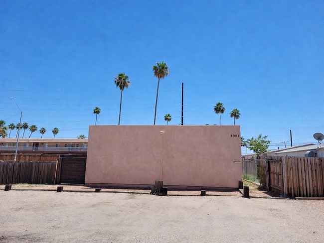 Building Photo - Triplex - Ave A Unit 1081 S Avenue A, #2