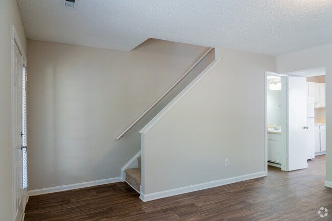 513 - 2BR 1.5BA 894SF Family Room