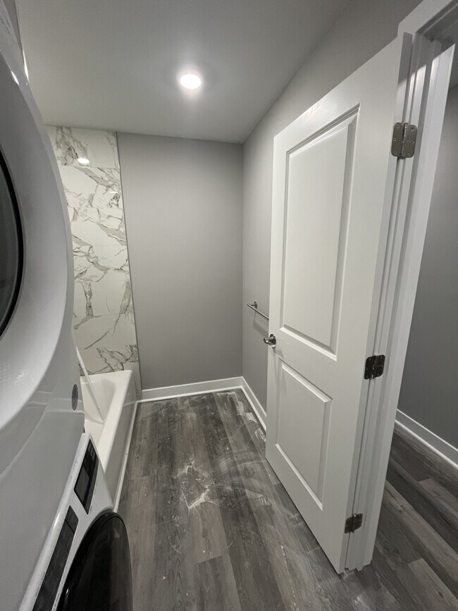 Photo - 805 W 5th St