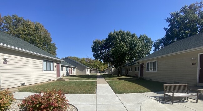 Building Photo - 36 Village Ct Unit 36 Rental