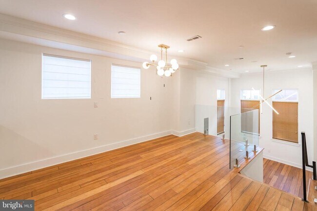 Photo - 601 McClellan St