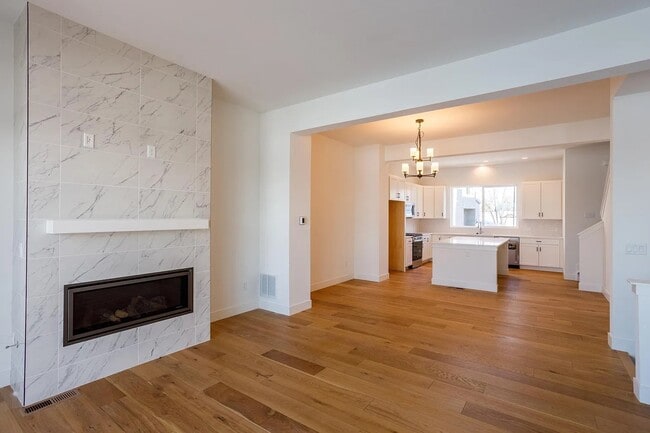 Building Photo - 888 S Valentia St Rental
