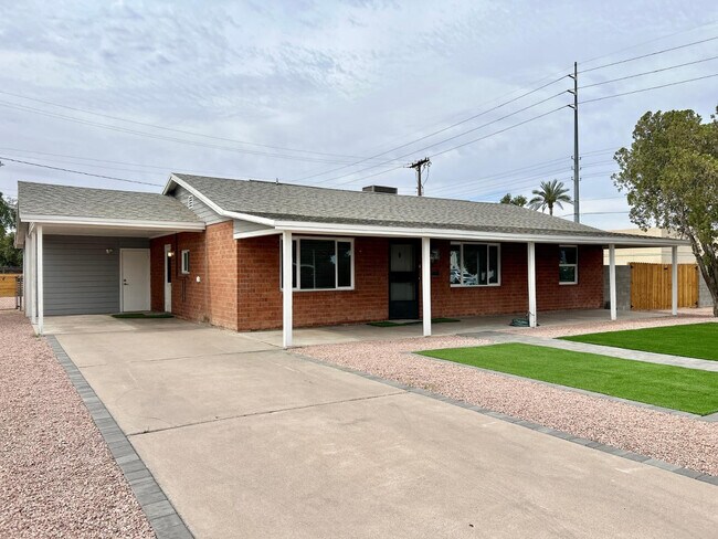 Photo - 751 W 3rd Pl