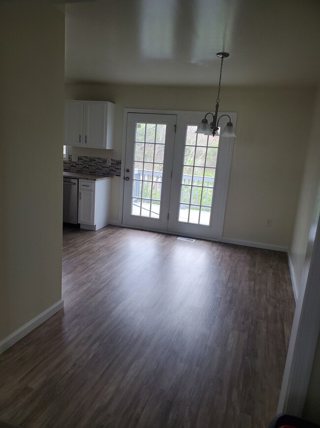 Building Photo - 59 Sopwith Way Unit 60