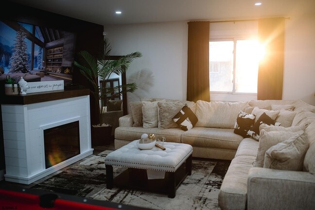 Photo - 611A N Victoria Ave