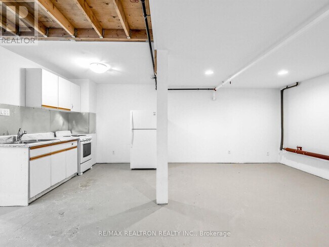 Photo - 221 Sterling Rd Unité 11