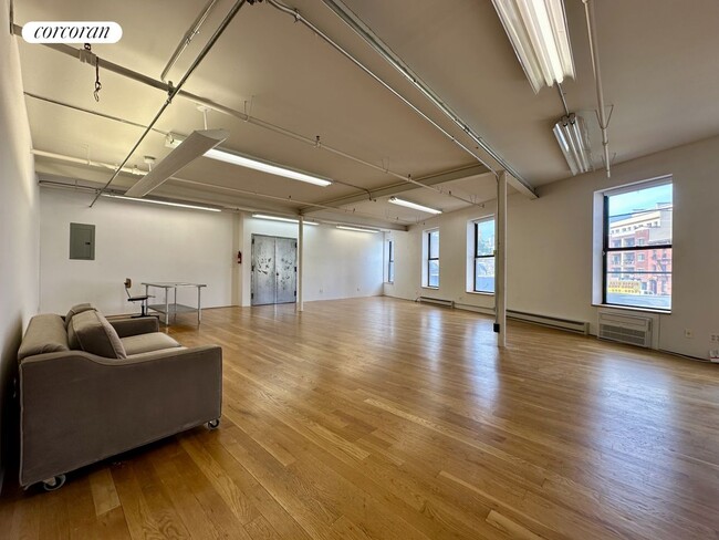 Building Photo - 435 S 5th St Rental