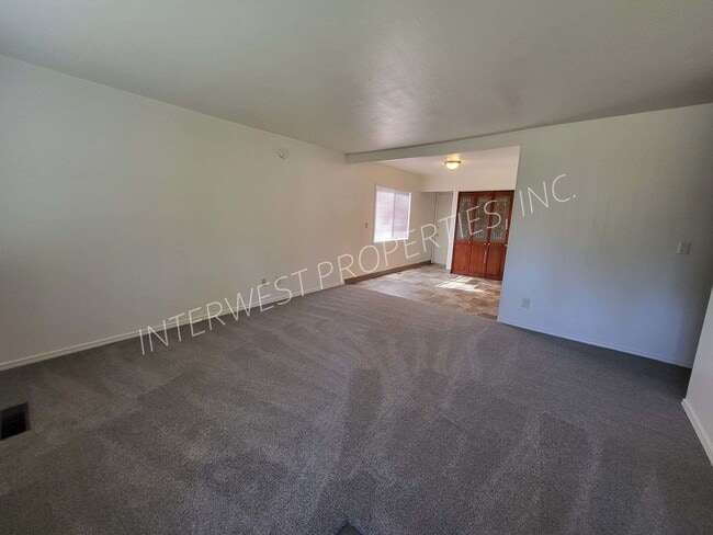 Photo - 619 NE 117th Ave