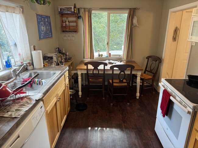 Photo - Great Single Level Home in Oakridge!