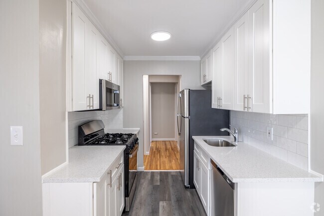 2BR, 2BA - 995SF - Kitchen