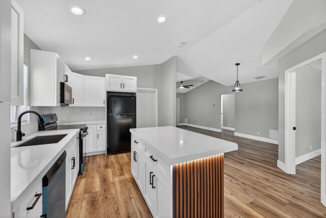 Photo - 351 NW 8th Ave