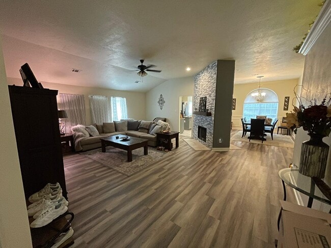 Photo - 4611 Silverlake Dr