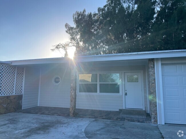 Building Photo - 301 S Jenkins Rd Rental