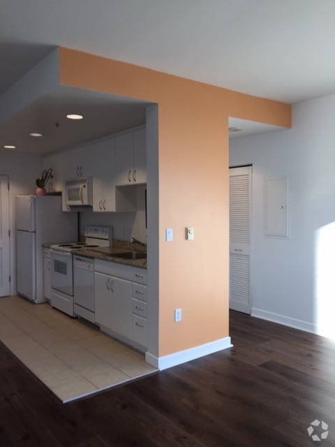 Building Photo - 250 King St Unit 738 Rental