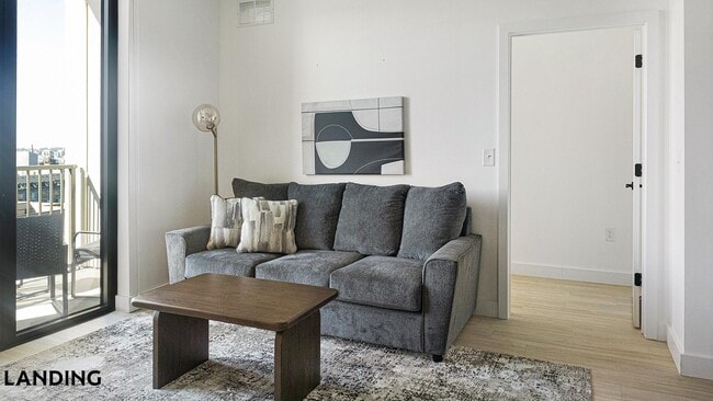 Building Photo - 1007 S Mint St