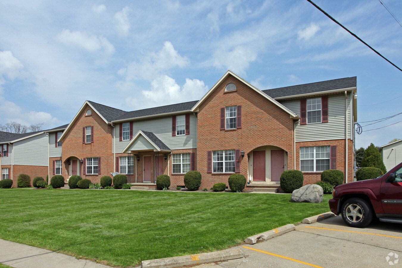 Knollwood Estates - Knollwood Estates Apartments