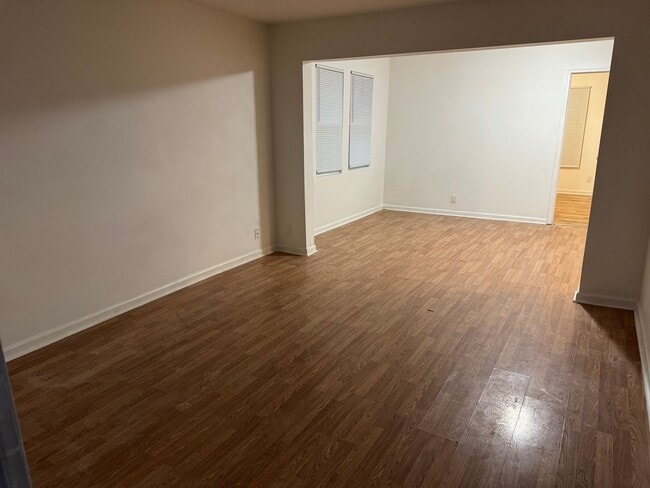 Photo - 274 Wrexham Ave