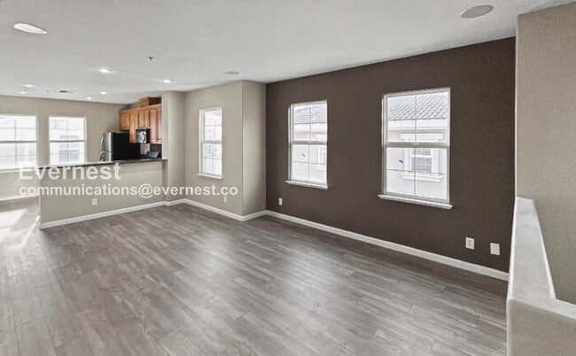 Photo - 2298 Winepol Loop