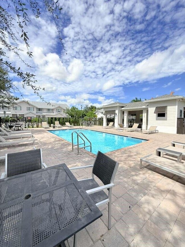 Photo - 1692 SE 9th Ave