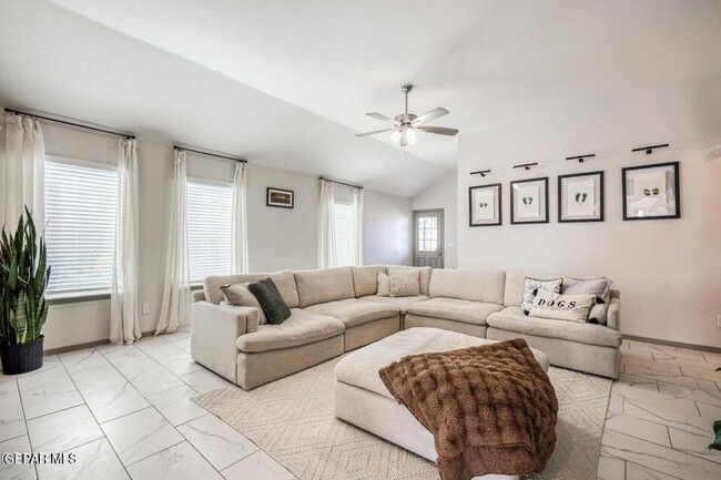 Photo - 329 Samuel Vis St