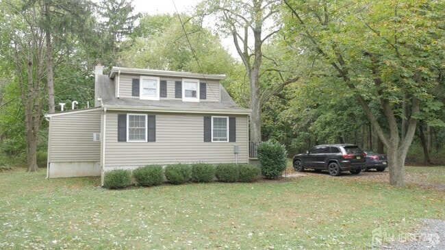 Building Photo - 642 River Rd Rental