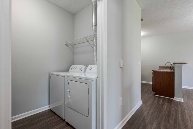 Blankenbaker Crossings Apartment Homes