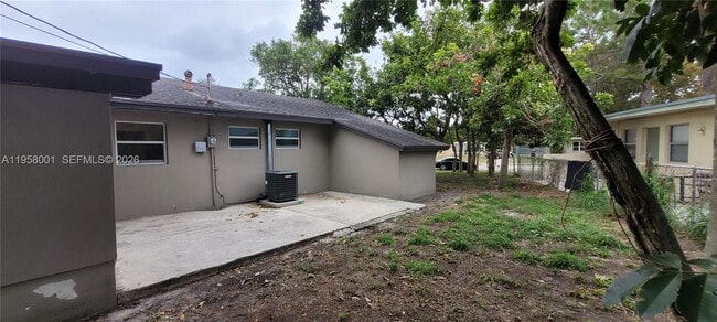 Photo - 1642 44th St