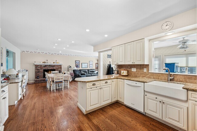 Photo - 35 Salters Farm Rd