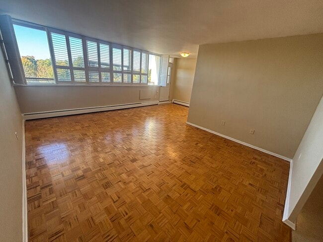 Building Photo - 1061 Queen's Blvd Unit 509