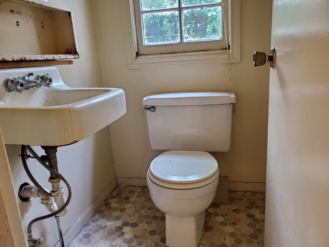 Photo - 2002 Senator St