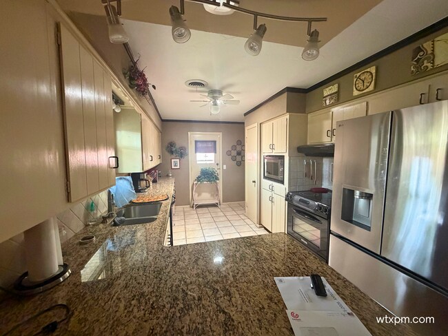 3404 Royal Rd