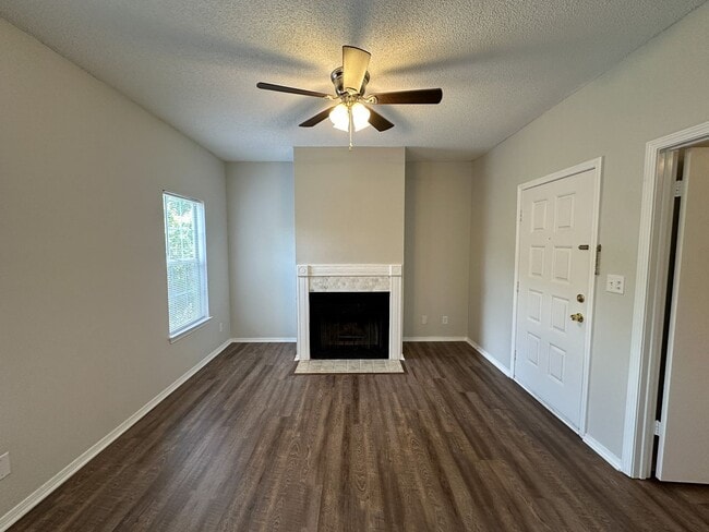 Photo - Recently renovated 1 bedroom 1 bath condo for rent in Riverwalk!