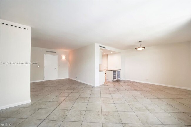 1 br, 1.5 bath Condo - 5055 Collins Ave Ap... - 1 br, 1.5 bath Condo - 5055 Collins Ave Ap... Unidad Apt 11A