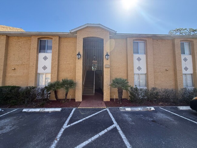 Building Photo - Beautiful 2BR/2BA Condo Centrally located in Sarasota!