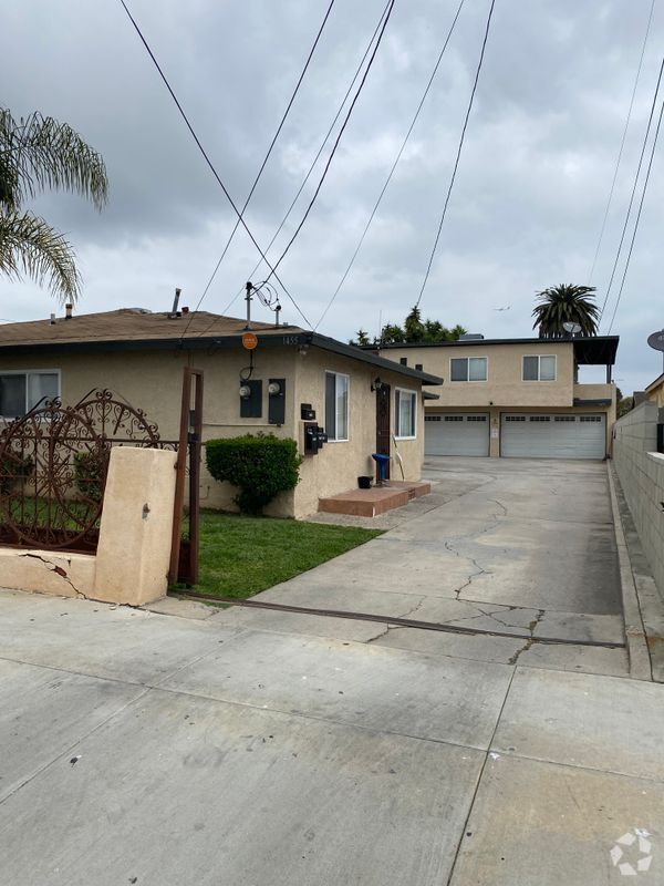 Building Photo - 1453 W 108th St Rental