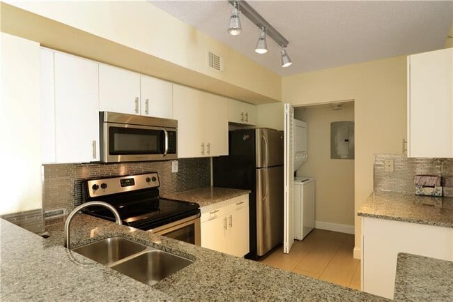 Building Photo - 2640 S University Dr Unit 202 Rental