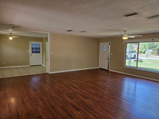 Photo - 4/2 (Madison Park) Nice home in quiet neighborhood