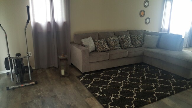 Photo - 613 N 25th St