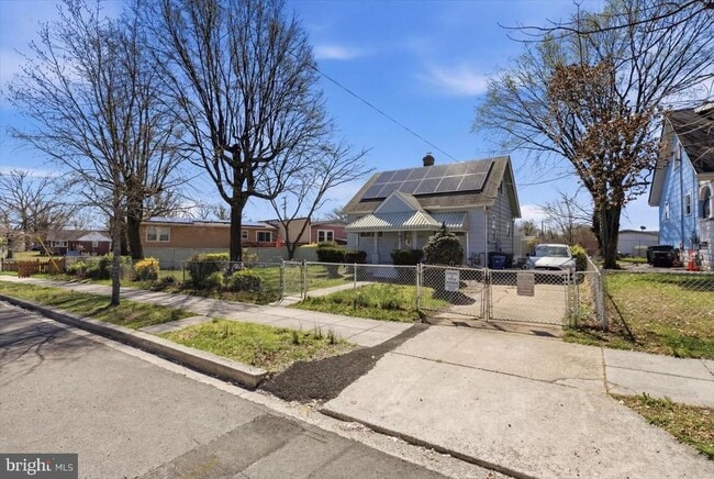 Photo - 4339 Barker St SE
