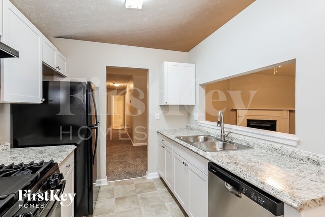 Photo - 206 Red Oak Dr