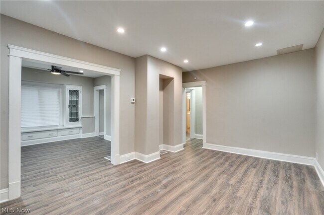 Photo - 934 Royal Rd