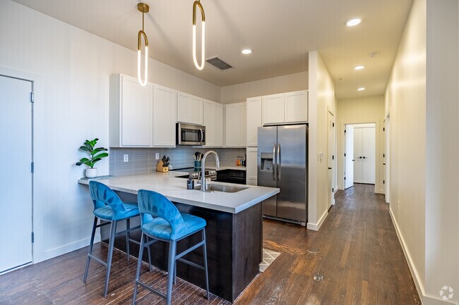 2BR, 2BA - 958SF - 903 - Kitchen