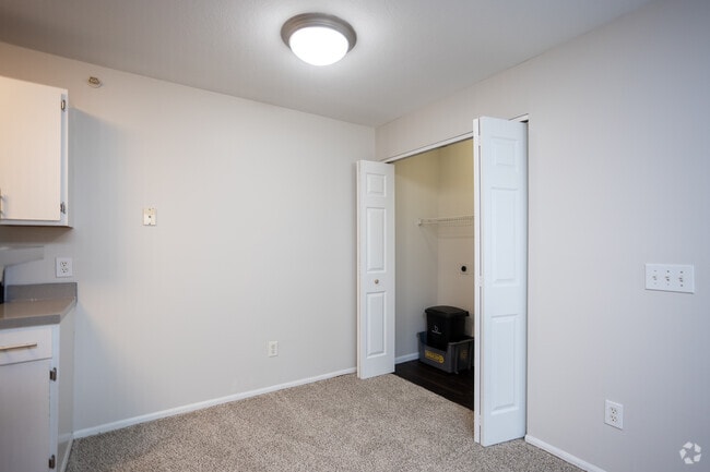 2BR, 1BA - 844 SF - The Bailey