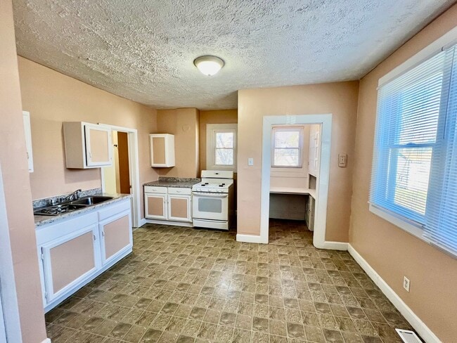 Photo - 719 W Jefferson St Unit A